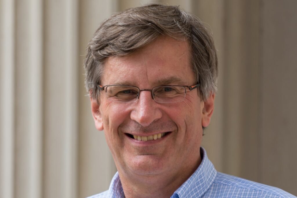 Boleslaw Wyslouch steps down as director of Laboratory for Nuclear Science | MIT News